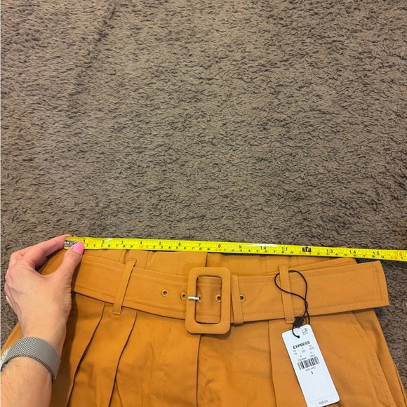 Express Mustard Extreme High Rise Belted Shorts Pleated 2 4 6 8 10 NEW $68 - Picture 7 of 9